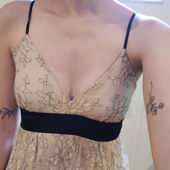 Semi formal floral dress - Picture 3 of 3